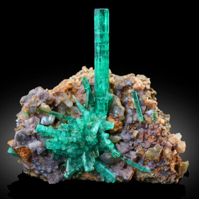 Emerald With Calcite On Matrix 祖母绿 方解石基质 Panjsher Valley Afghanistan 阿富汗 Size 5.6 x 5.1 x 2.3 cm