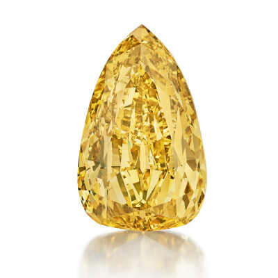 Sotheby's 苏富比纽约秋拍「The Golden Canary」黄钻裸石 ，意为「金色的金丝雀」。303.10ct 水滴形切割，经 GIA 鉴定为 Fancy Deep Brownish-Yellow 色级和 IF 净度。成交价1240万美元（1984年，一颗 890ct 钻石原…