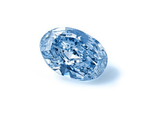 De Beers 稀有蓝钻系列「The De Beers Exceptional Blue Collection」共由8颗总重32.09ct的蓝钻裸石组成，估价2800万-5000万美元。其中最大的一颗「Infinite Blue」重11.28ct，阶梯式切割，经 GIA 鉴定达到 Fancy Vivid Blue 色级。在Sotheby's 苏富比香港最终以1.982亿港元成交（约合2531万美元）低于拍前预期的2800万美元