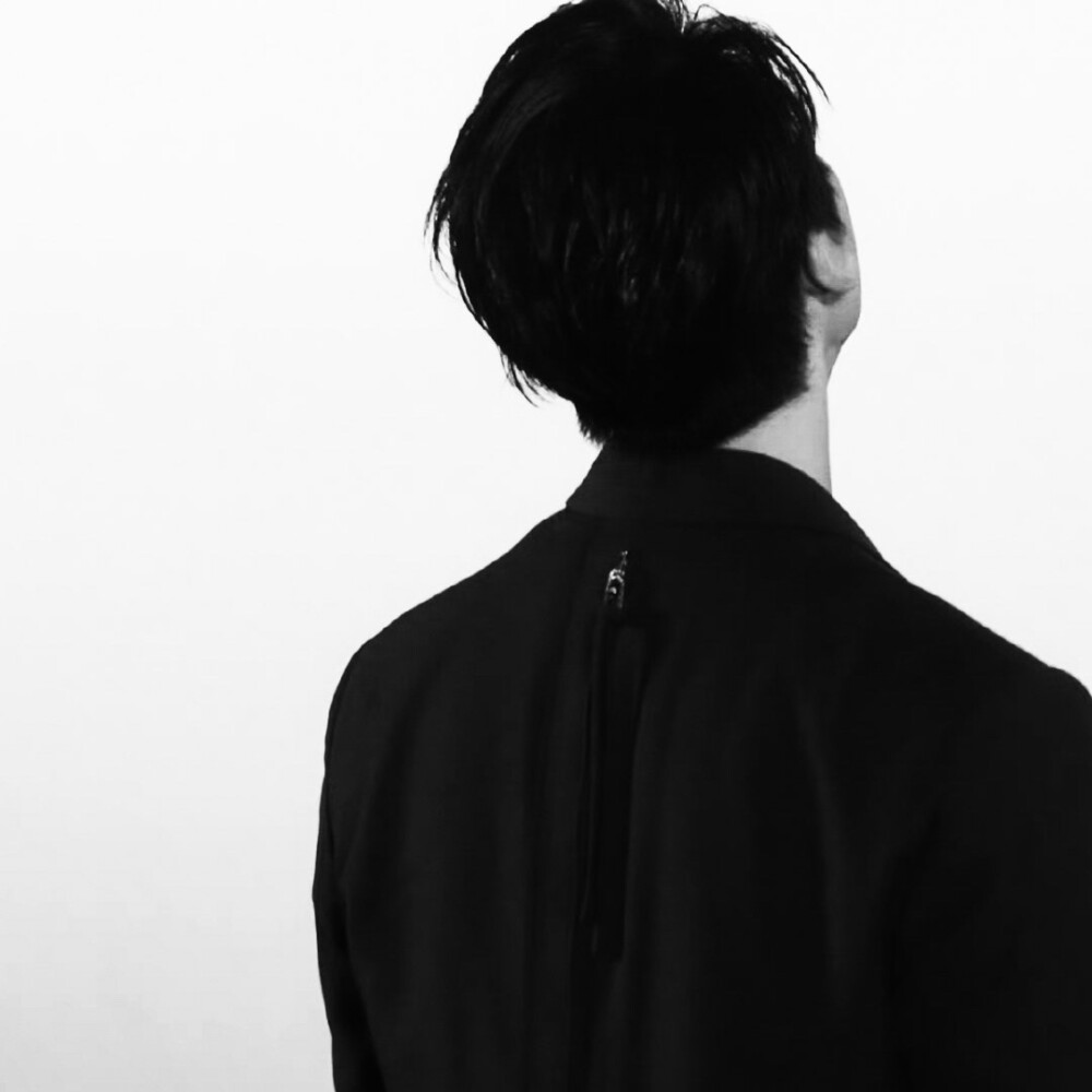 男生头像
比起倾诉自己的委屈和不甘 沉默也许更好
#背景图##男生头像