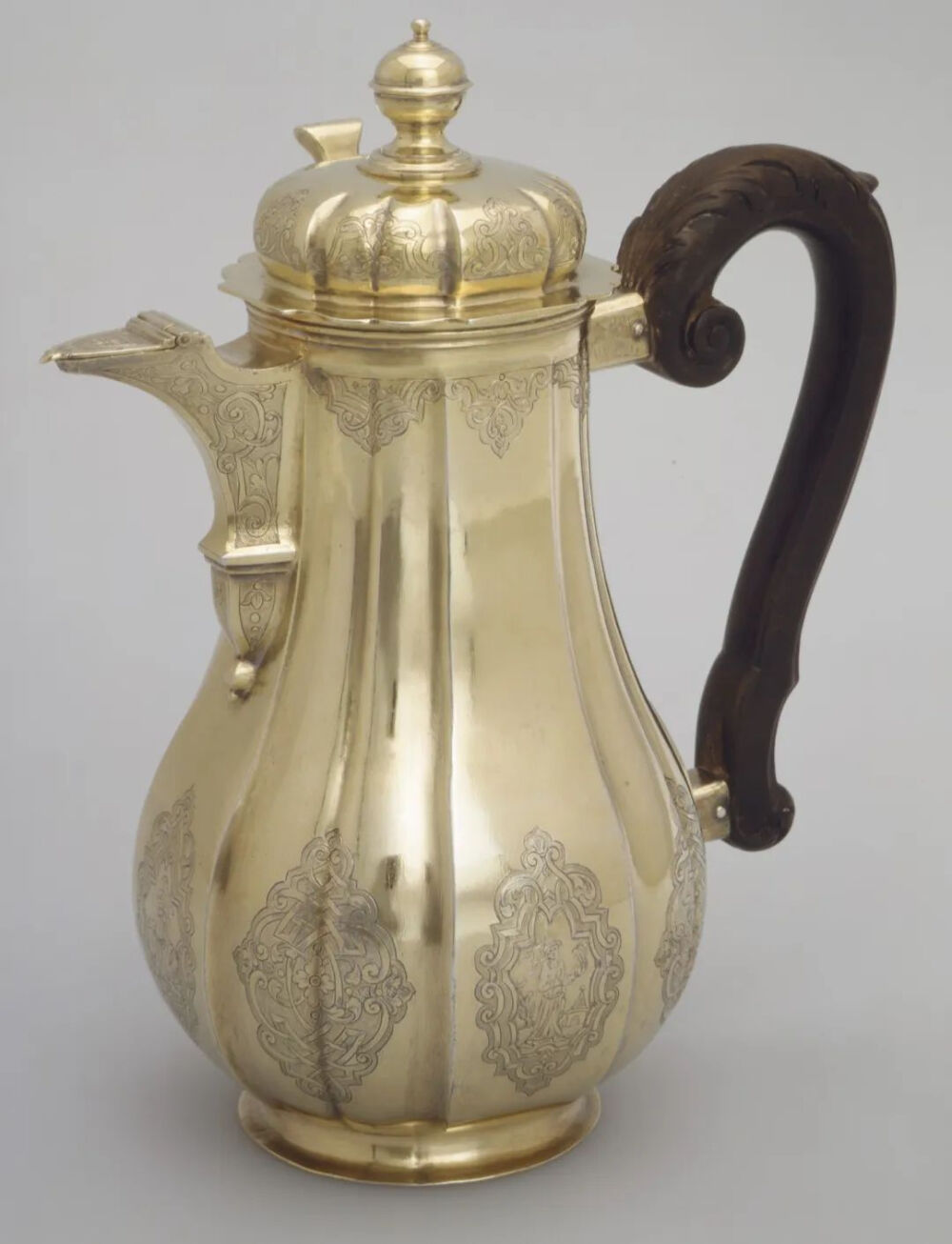 Esaias Busch III出品镀金巧克力壶
1718-1720
大都会艺术博物馆
