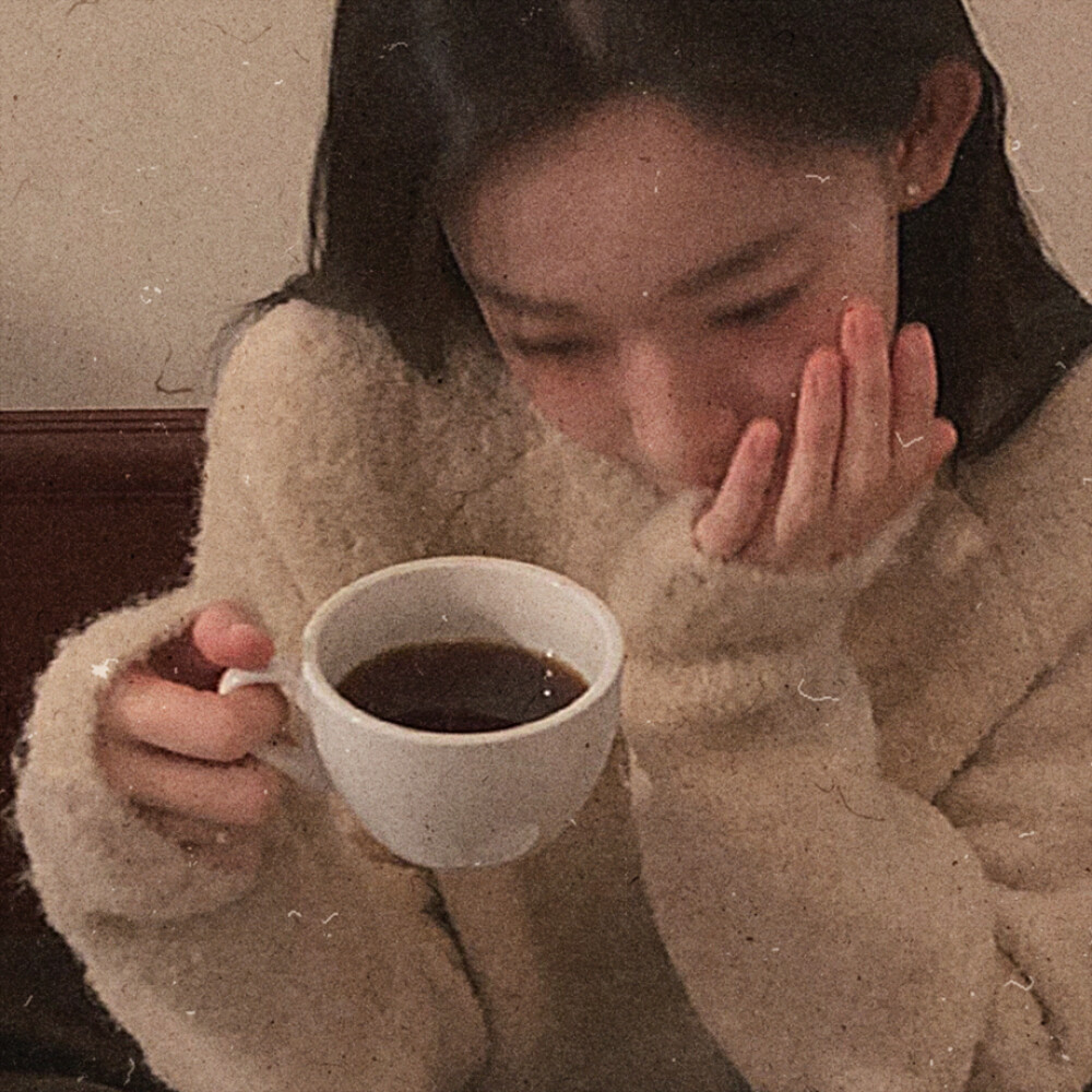 Santa doesn't know you like I do,
I've been there through the good and bad,
Know how to make you laugh,
Kiss all your tears away, babe,
Only I can do that,
Why don't you just come over,
You've been acting so cold (So cold),
No, I don't want nothing crazy,
Just wanna get you alone (Alone),
And all of the snow is falling (Falling),
I can make you fall, too (Fall too),
So tell me what's on your wishlist. 