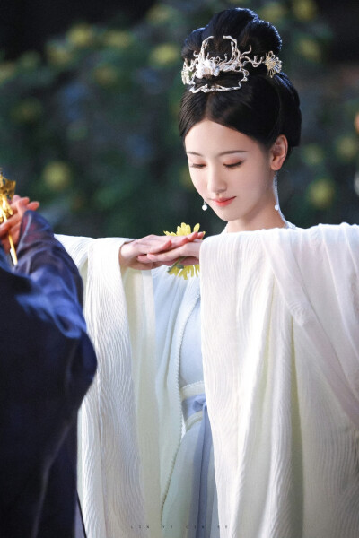 一念关山｜萧妍｜陈都灵
cr：林野沁色