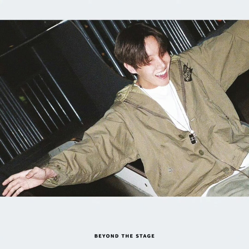 231218
官推更新号锡相关
‘BEYOND THE STAGE’
BTS DOCUMENTARY PHOTOBOOK : THE DAY WE MEET Preview Cuts
