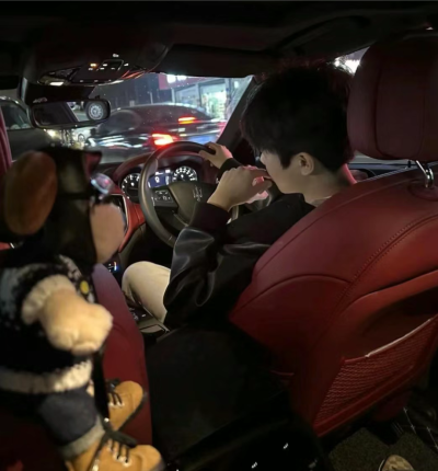 裤裤的男生头像