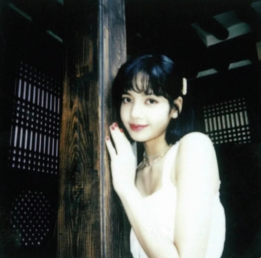 雪允 × Lisa × 金艺琳 × 柳智敏 × 金冬天
青春初恋照