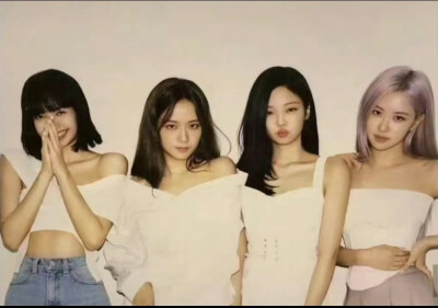 BLACKPINK团照
Lisa Jennie Jisoo rose