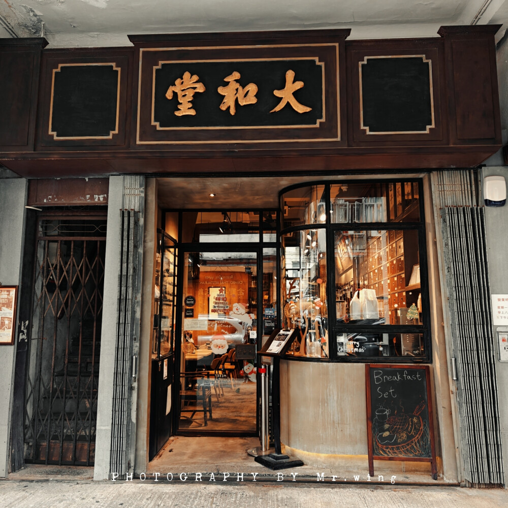 又去了香港啦！！目标还是为了看演唱会！非常开心，这次终于顺顺利利地看到了，就是前一晚太激动失眠了，导致看演唱会的当天虽然挺精神的，但是就像做了场梦一样，醒了梦里的事情不太记得清！！好惨，哈哈哈哈！只能多去几次演唱会来锻炼出那份平常心吧，嘻嘻嘻嘻。