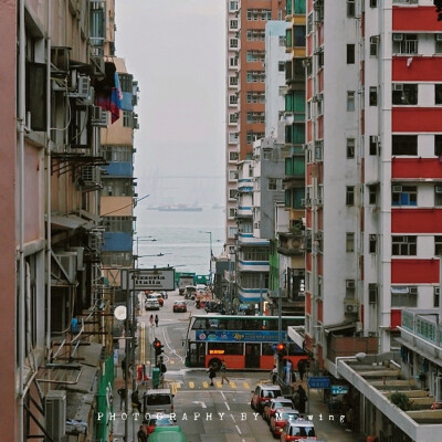 又去了香港啦！！目标还是为了看演唱会！非常开心，这次终于顺顺利利地看到了，就是前一晚太激动失眠了，导致看演唱会的当天虽然挺精神的，但是就像做了场梦一样，醒了梦里的事情不太记得清！！好惨，哈哈哈哈！只能…