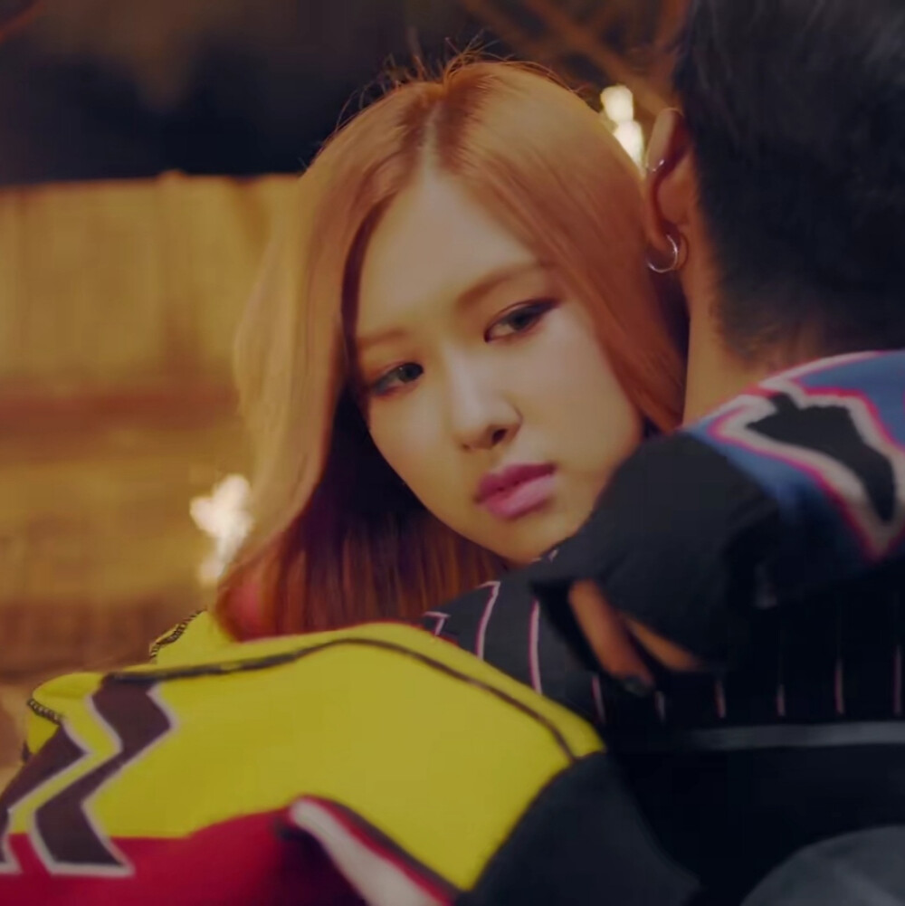 ROSÉ× playing with fire