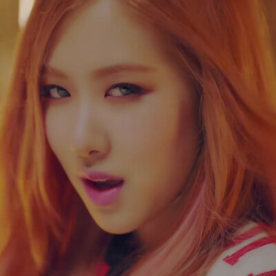 ROSÉ× playing with fire