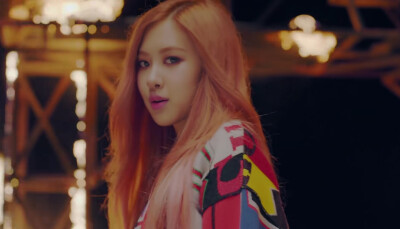 ROSÉ× playing with fire