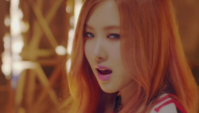 ROSÉ× playing with fire