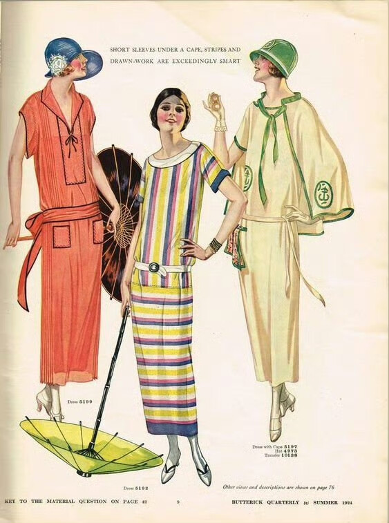 时尚杂志《BUTTERICK QUARTERLY》中1920年代的女士夏装。直线型轮廓的低腰线连衣裙是爵士时代最显著的时尚标识，褶皱、分层、蝴蝶结都是常见的装饰方式，服装设计的形制和图案上，受东方元素的影响很深，阳伞依旧是女郎们出行必备的随身小物。 ​​​​