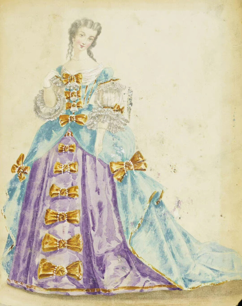 维多利亚与阿尔伯特博物馆收藏19世纪中叶，来自worth时装屋的化妆舞会服饰手稿。在 1860 年代，法国时尚缪斯欧仁妮皇后举办了许多奢华的化装舞会，舞会上的宾客们都会穿着由worth设计的极具创意性的服饰，这些服饰中，有精灵天使、也不乏洛可可式的妩媚婀娜，甚至有些还有古老的巴比伦、腓尼基元素。 ​​​