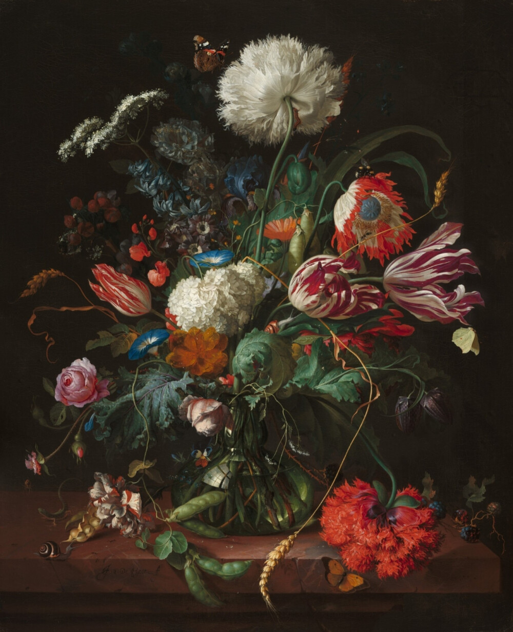 17世纪荷兰艺术家扬.戴维兹.德.海姆（Jan Davidsz. de Heem，约1606-1684）的花卉与静物。作为荷兰及弗拉芒巴洛克绘画流派的代表画家，简.戴维兹的花卉静物画有着鲜亮的色泽、丰富的色彩、细节及明暗对比，除了花卉静物，他还绘制水果静物、虚空画等。他的才华在当时为他赢得了很大的声誉，荷兰国立博物馆、华盛顿国家美术馆、比利时皇家美术博物馆等都有收藏他的画作。