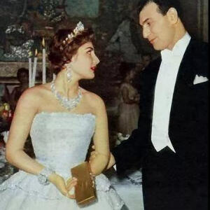 伊朗末代王后索拉雅