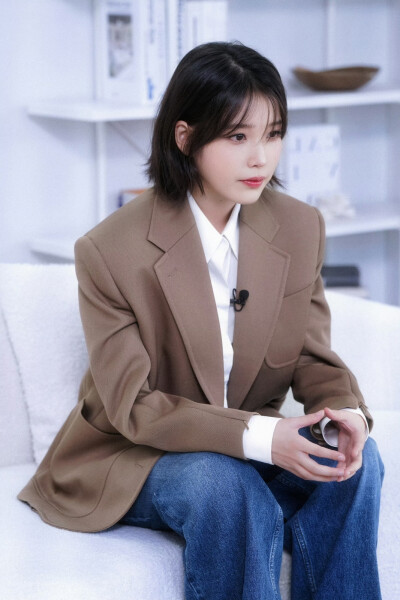 IU 壁纸