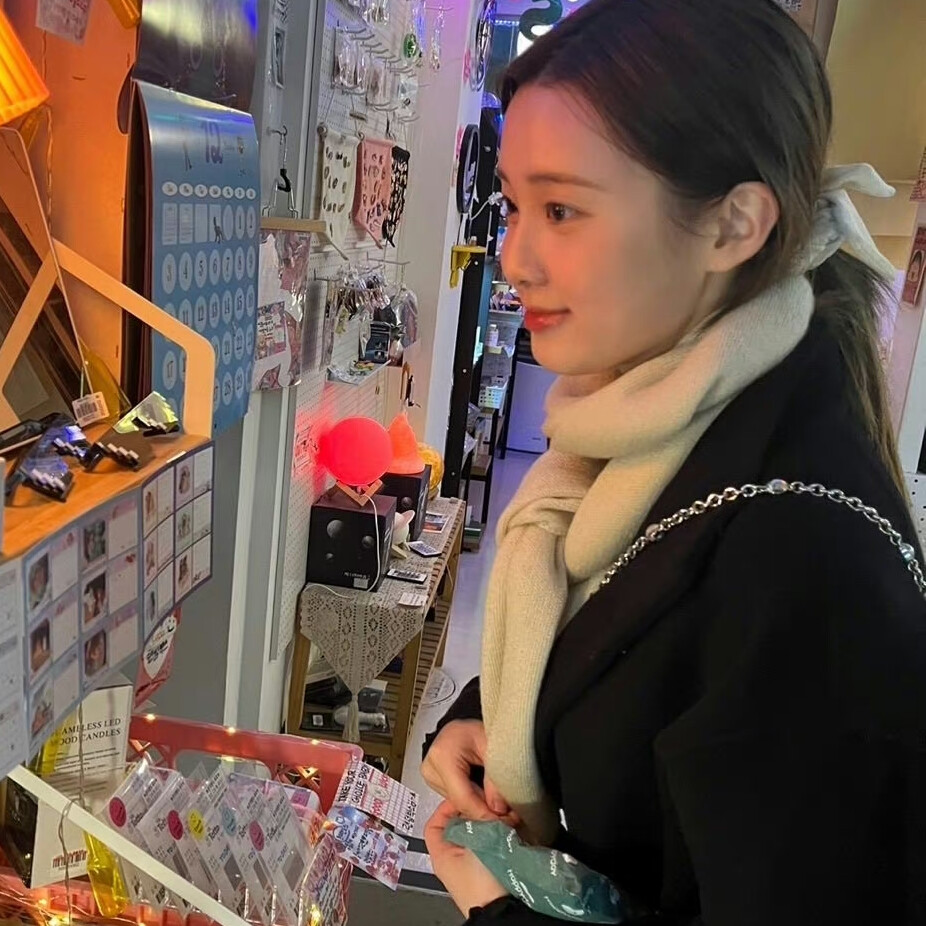 许允真
直井怜
李在希
金娜英