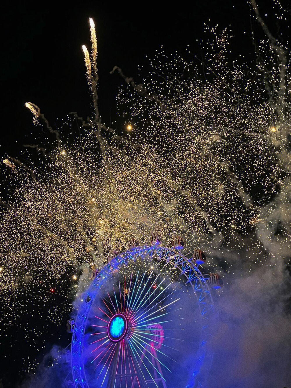 摩天轮烟花朋友圈背景图