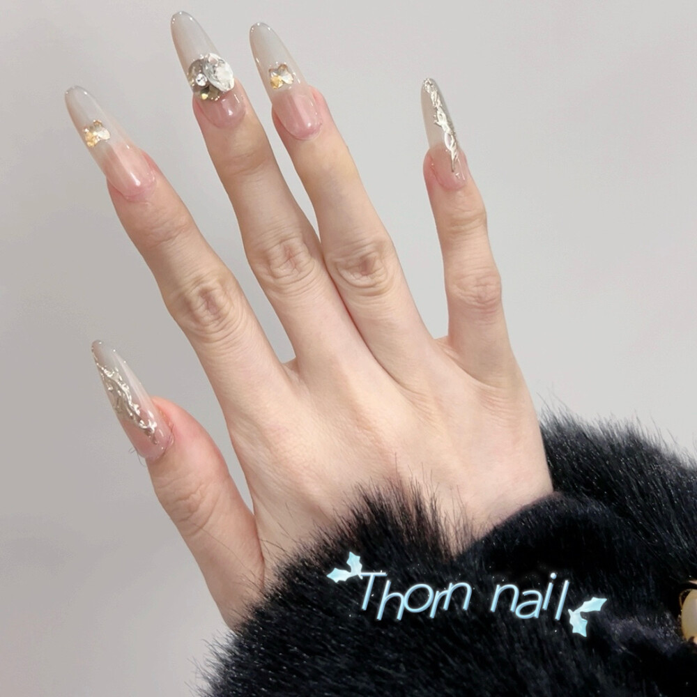 「伯爵夫人」ThornNail穿戴甲