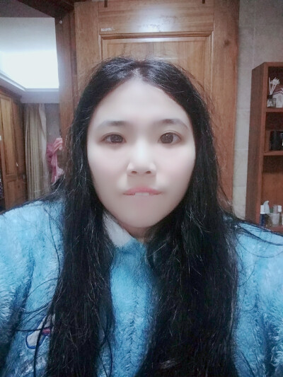 圣诞节邱莹莹出去溜达