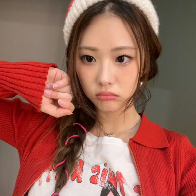 周子瑜 朴綵璘
朴俊熙
崔智元
权娜妍