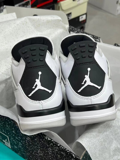 AJ4小白水泥