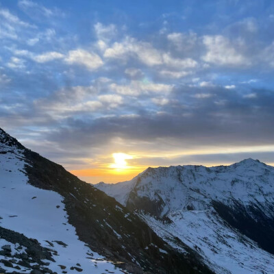 小众高山背景图
图源网络