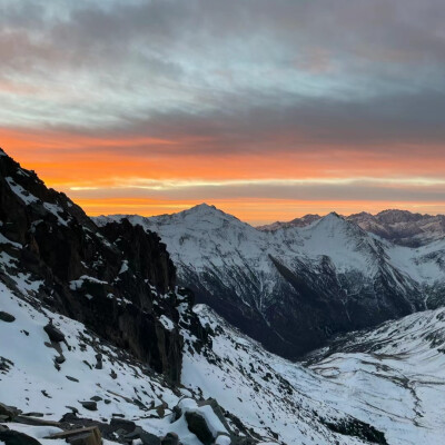 小众高山背景图
图源网络