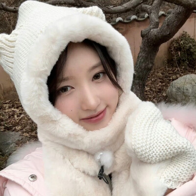 林娜琏 金秋天 申有娜 金玟庭 朴彩英 直井怜 金采源
雪允