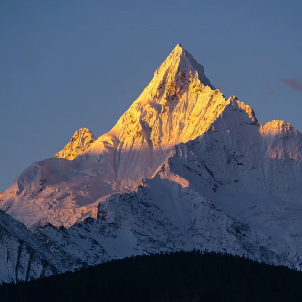 小众高山背景图
图源网络