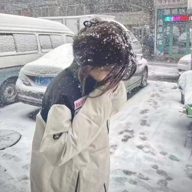 女生雪天頭像