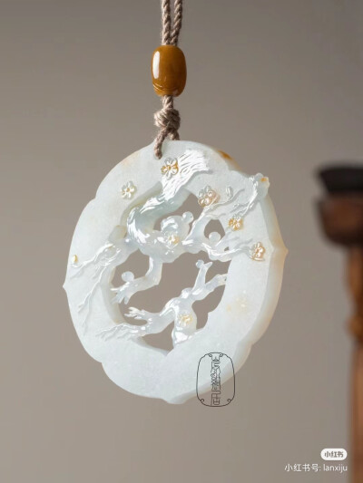 镂雕玉佩