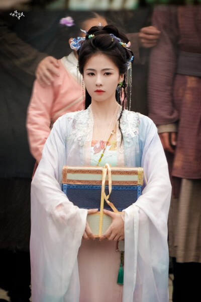 白月梵星｜白鹿
cr：Jrschang天才