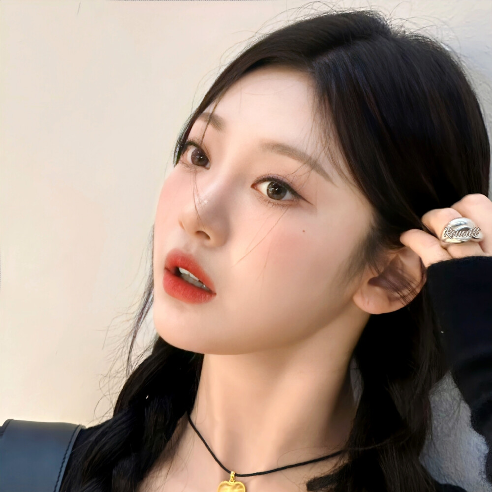 宁艺卓 の 头像