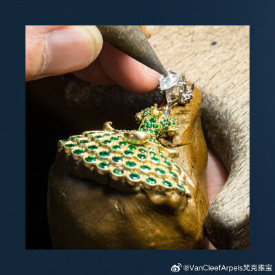 VanCleefArpels 梵克雅宝 舞伶胸针 祖母绿 