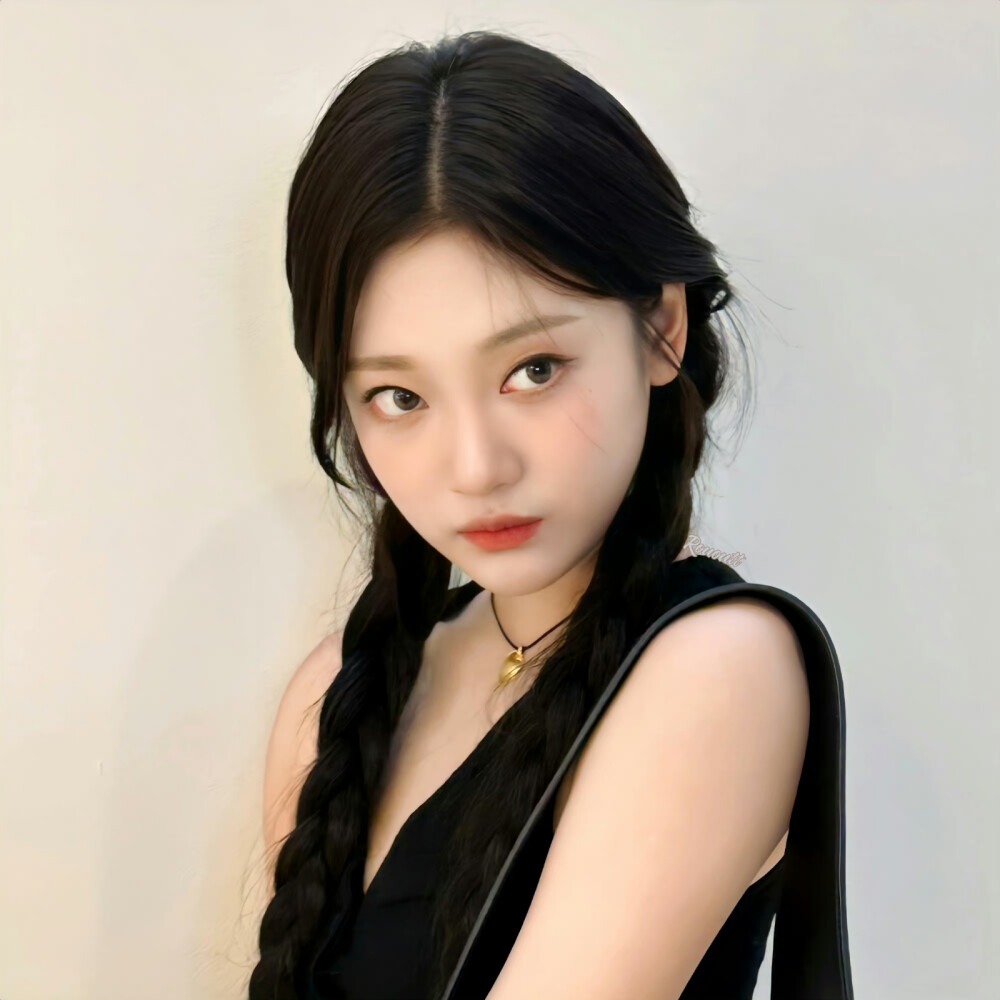 宁艺卓 の 头像