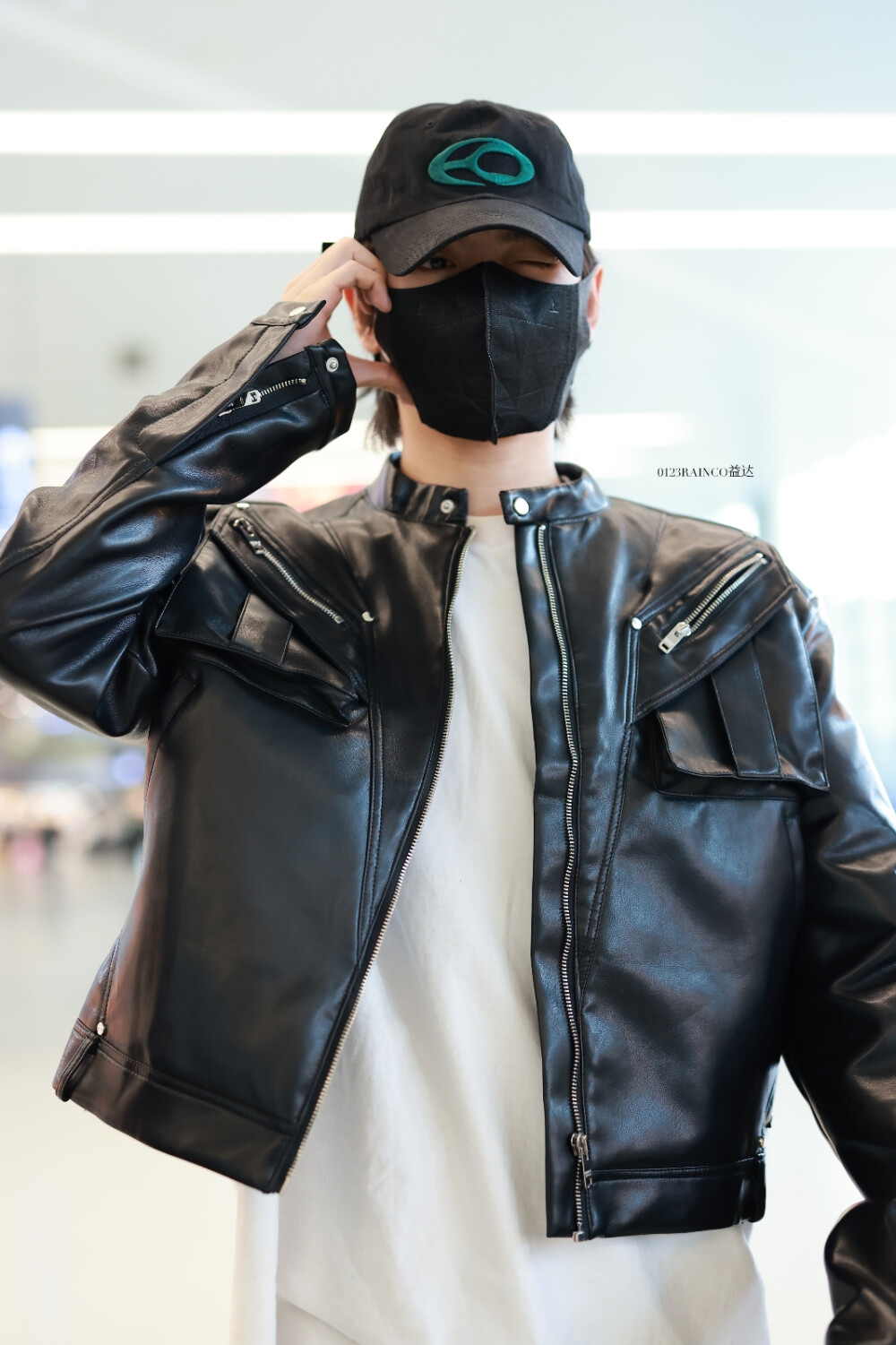 肖宇梁 240110 机场 cr:logo