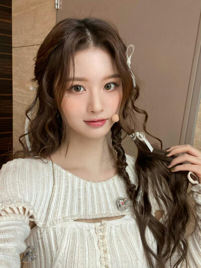 雪允 sullyoon