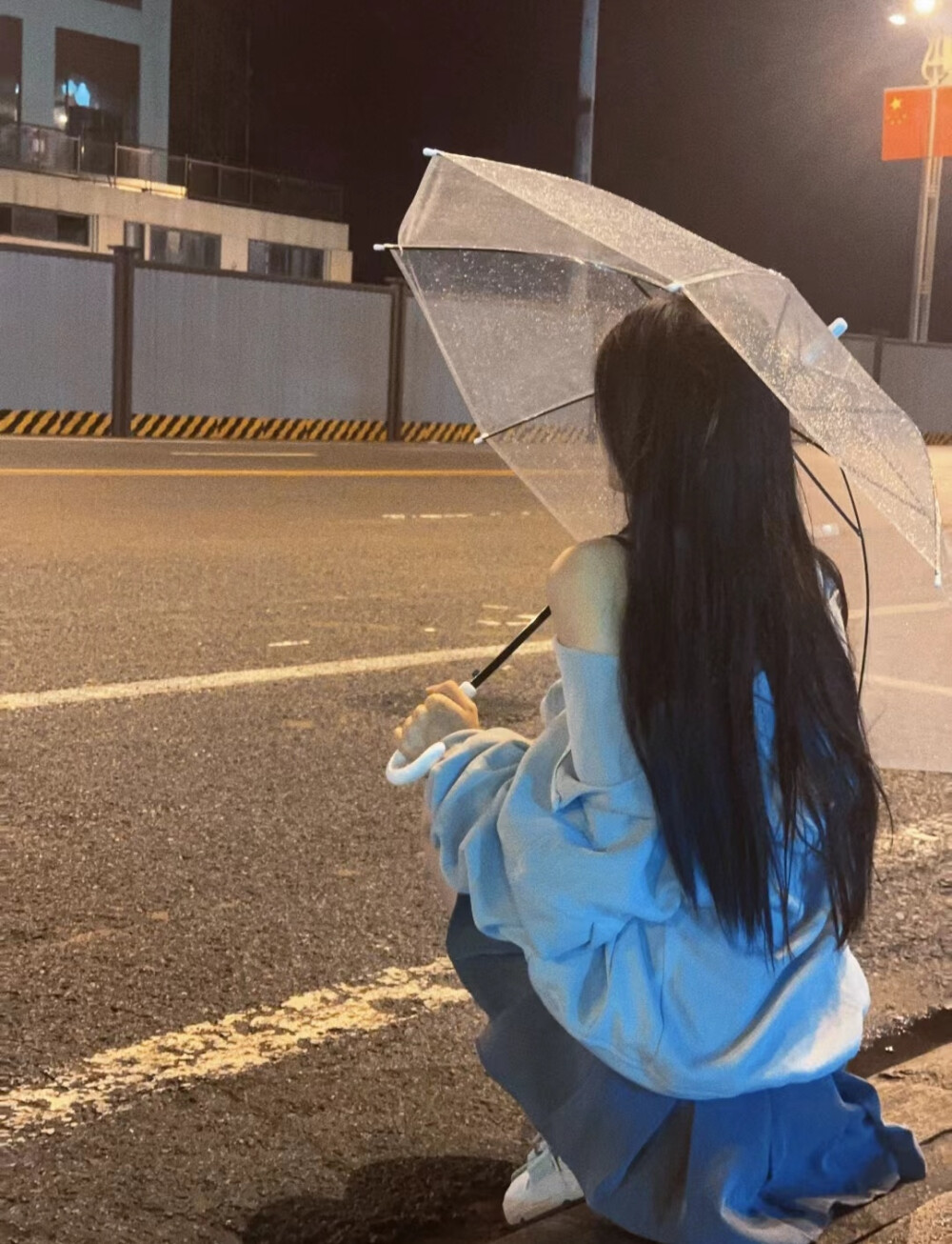 "有些人走进你的生活不是来爱你的.而是来利用你的.他不会给予你生活的价值，反而会索取你的一切.他们不会把你当做一个人去看待.而是把你视作一个机会.他们爱你不是源于情感.而是可以从你身上榨取价值.他们并没有忠于你.而是忠于在你身上得到的好处.这就是他们为什么从不付出.