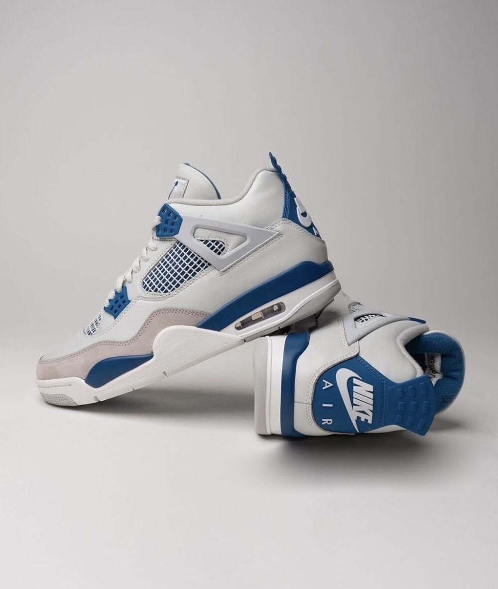 Air Jordan 4「Military Blue」