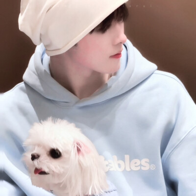 “这温吞世俗人间烟火，只有你是我的江河湖泊”
田嘉瑞×4