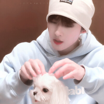 “这温吞世俗人间烟火，只有你是我的江河湖泊”
田嘉瑞×4