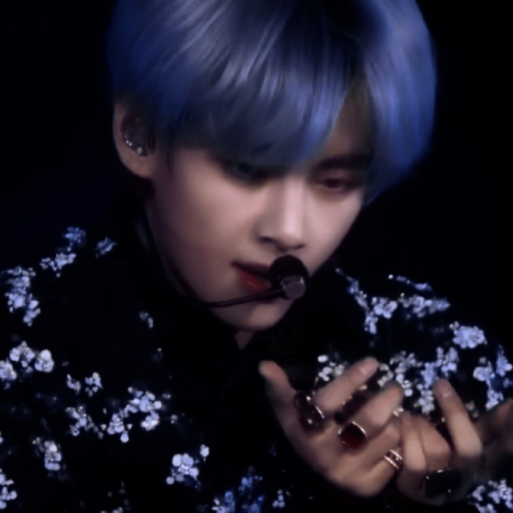 金泰亨
（Fake Love）…I'm so sick of__