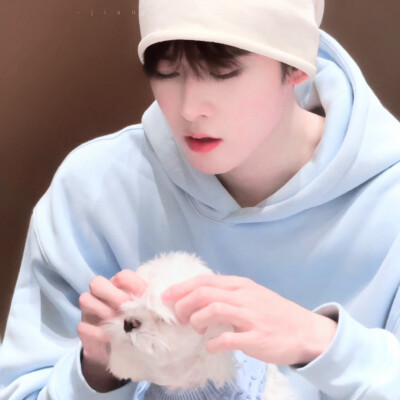 “这温吞世俗人间烟火，只有你是我的江河湖泊”
田嘉瑞×4