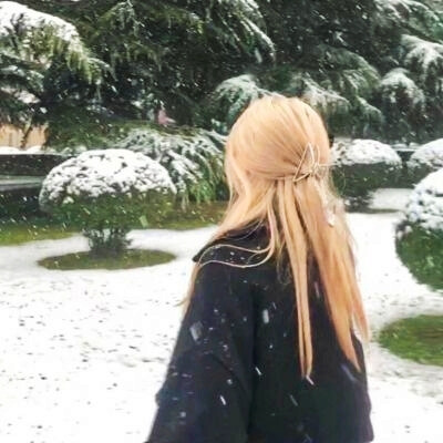 下雪氛围感女头