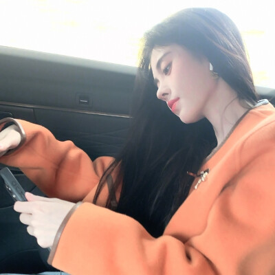 “在所有人声鼎沸的欢喜里 我唯独望向你.”
鞠婧祎×5