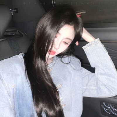 “我在贩卖日落，你像神明一样慷慨的将光芒撒向我，从此人间被点亮。”
鞠婧祎×3