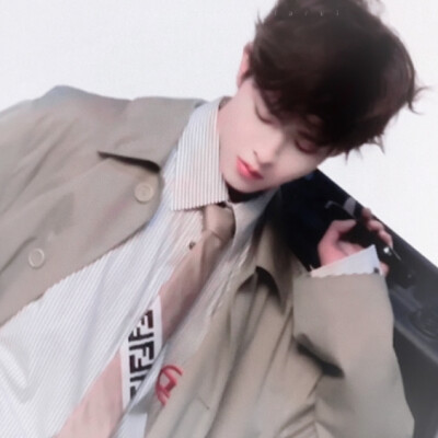 “今天的天气不错，风很温柔，你很甜。”
田嘉瑞×3